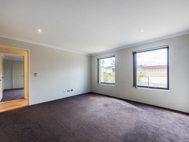 8 Fisherton Circuit, Kinross WA 6028