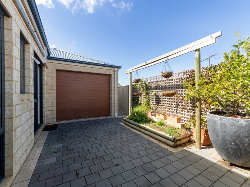 8 Fisherton Circuit, Kinross WA 6028