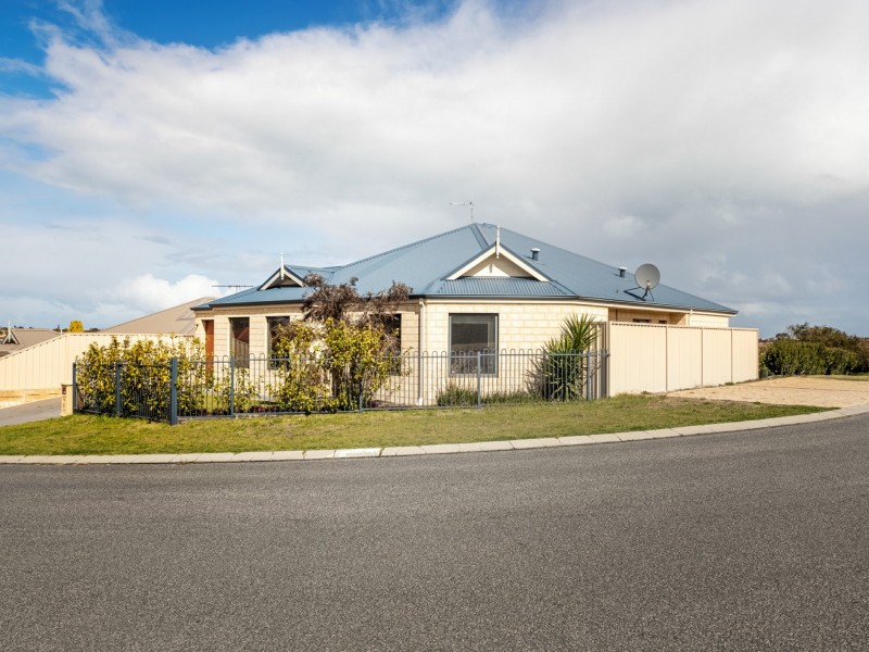 8 Fisherton Circuit, Kinross WA 6028