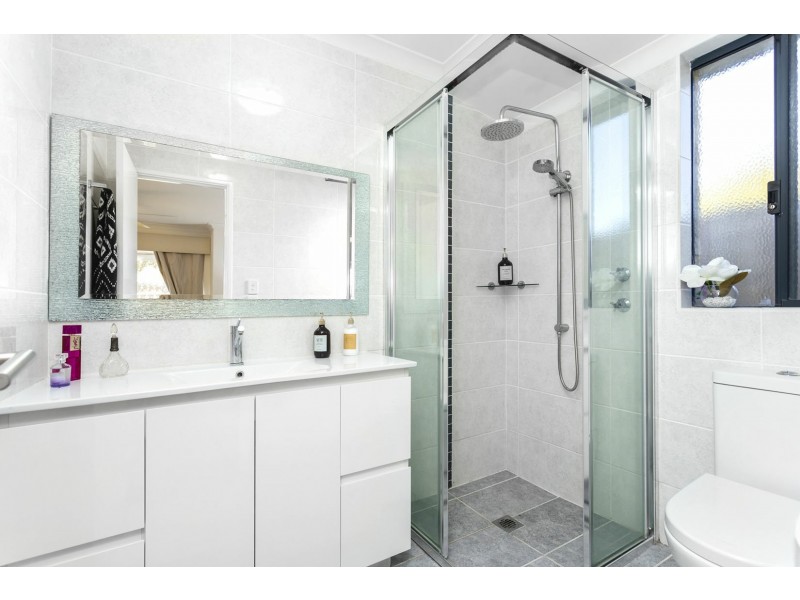 11 Bounty Way, Mindarie WA 6030