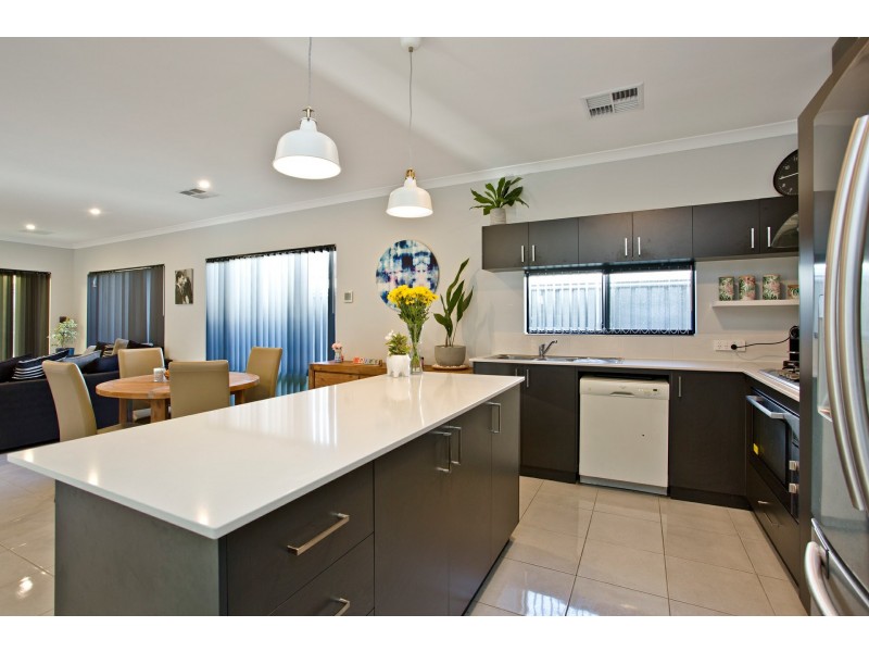 25 Dragonfly Road, Banksia Grove WA 6031