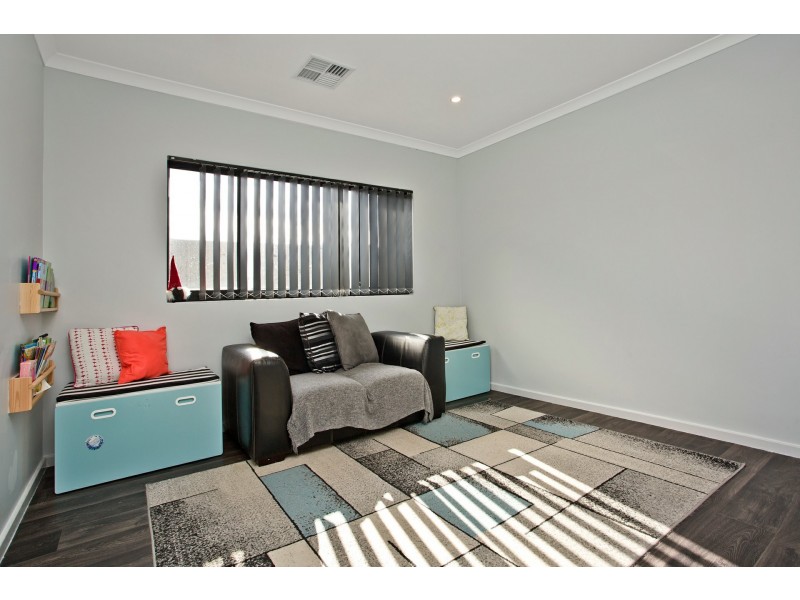 25 Dragonfly Road, Banksia Grove WA 6031