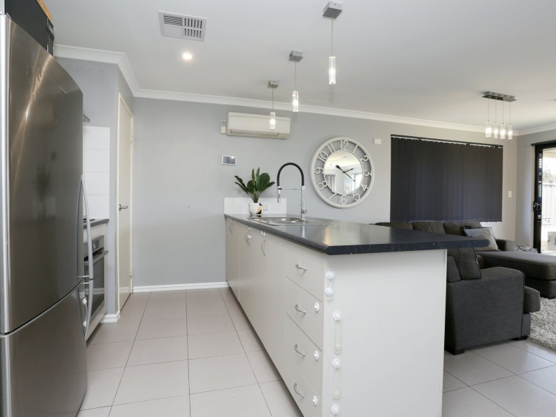 19 Bentham Turn, Banksia Grove WA 6031