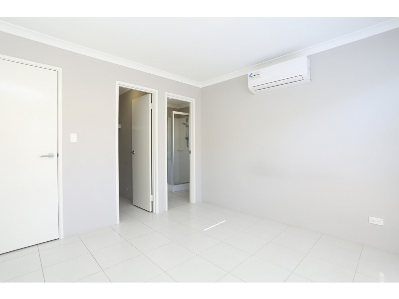 2/1 Esmerelda Pass, Darch WA 6065