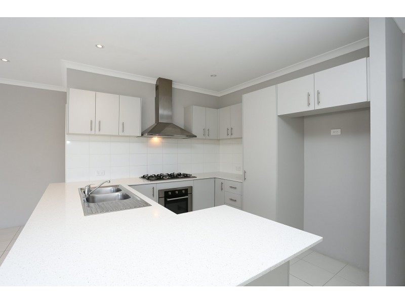 2/1 Esmerelda Pass, Darch WA 6065