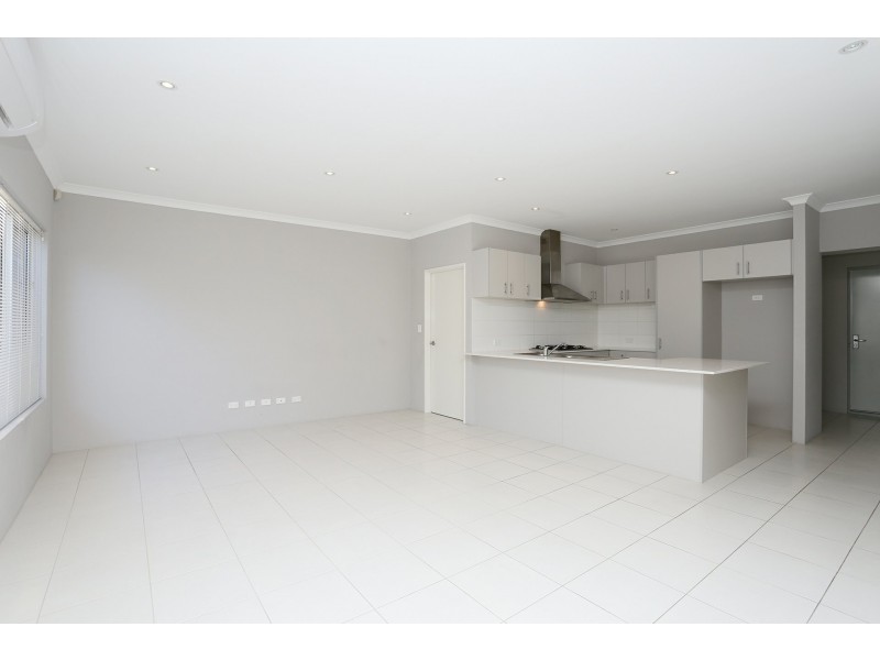 2/1 Esmerelda Pass, Darch WA 6065