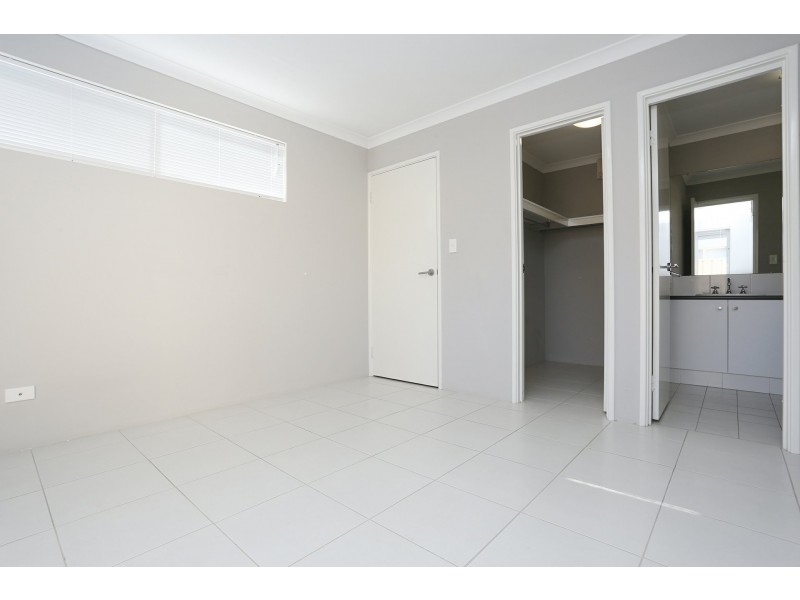 2/1 Esmerelda Pass, Darch WA 6065