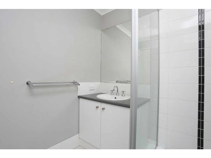 2/1 Esmerelda Pass, Darch WA 6065