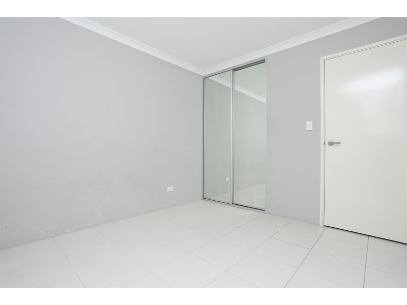 2/1 Esmerelda Pass, Darch WA 6065