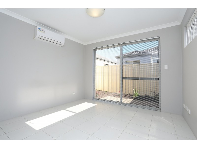 2/1 Esmerelda Pass, Darch WA 6065