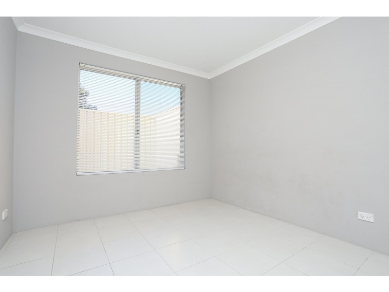 2/1 Esmerelda Pass, Darch WA 6065