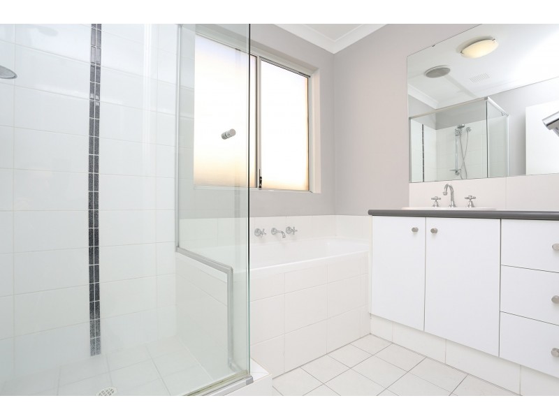 2/1 Esmerelda Pass, Darch WA 6065