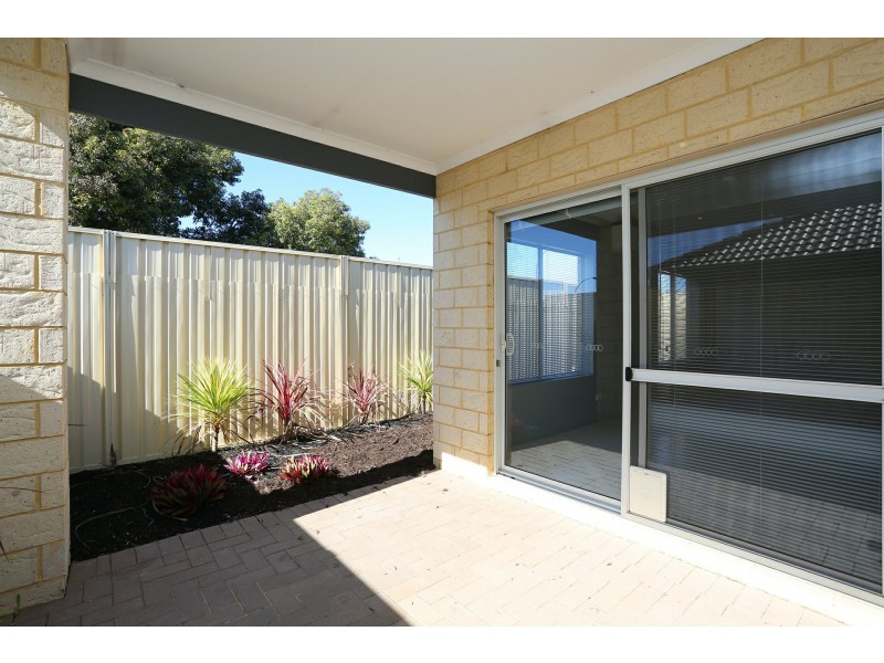 2/1 Esmerelda Pass, Darch WA 6065