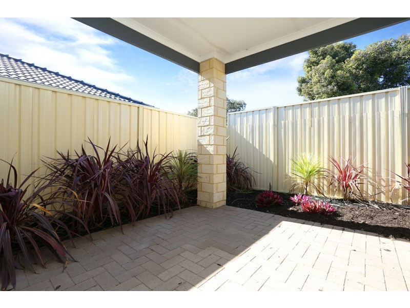 2/1 Esmerelda Pass, Darch WA 6065