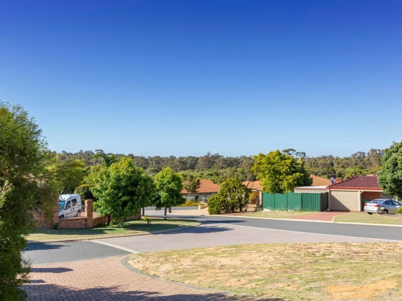 18 Kilmarnock Loop, Kinross WA 6028