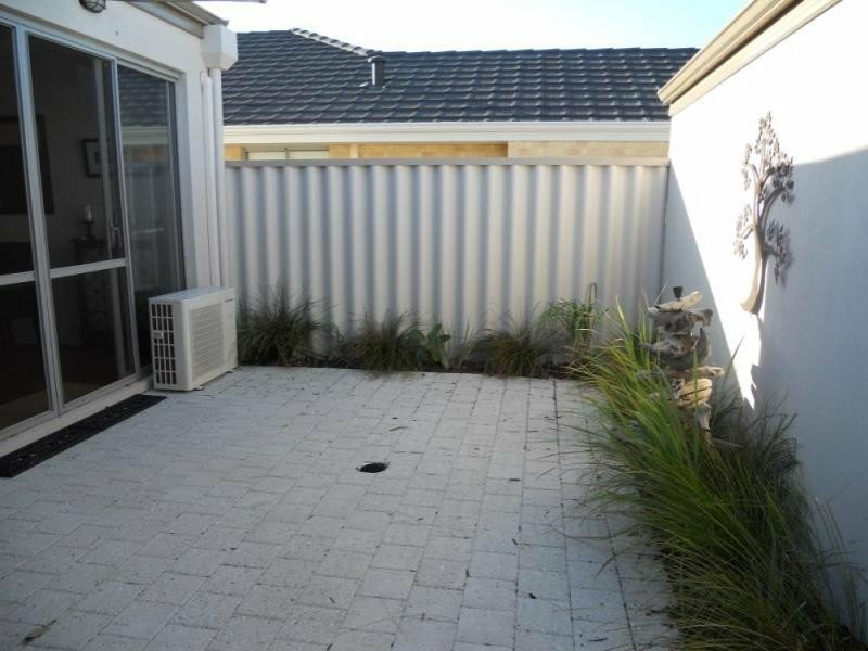 8B Bollach Green, Butler WA 6036