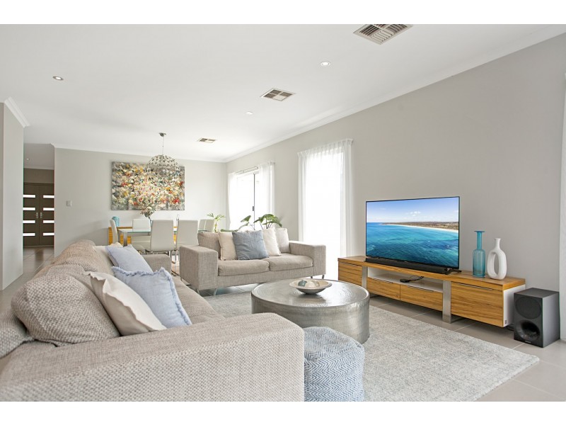 8 Manningtree Approach, Butler WA 6036