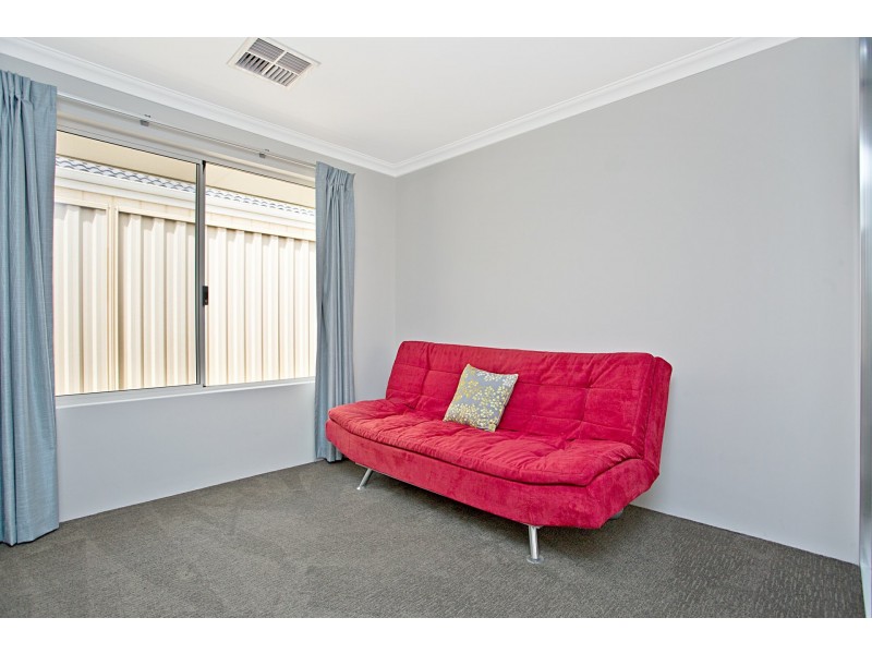 8 Manningtree Approach, Butler WA 6036