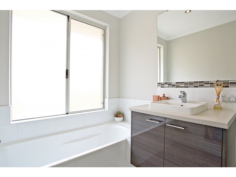 8 Manningtree Approach, Butler WA 6036