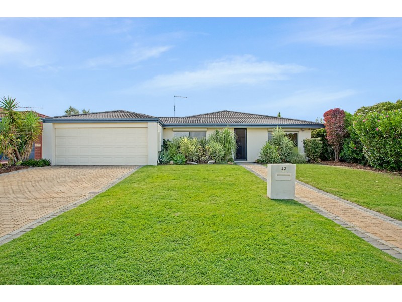 42 Monaltrie Loop, Carramar WA 6031