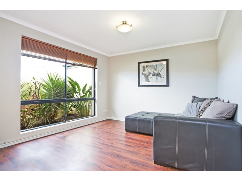 42 Monaltrie Loop, Carramar WA 6031