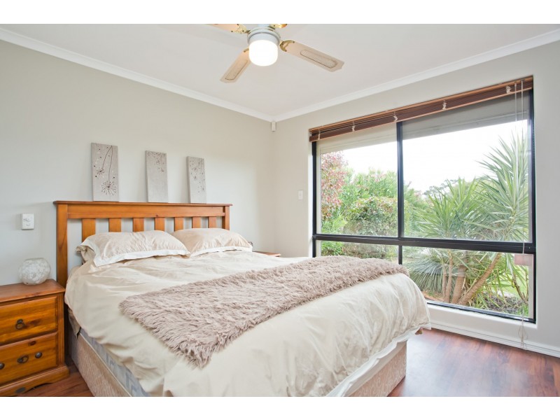 42 Monaltrie Loop, Carramar WA 6031