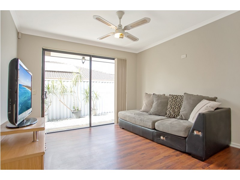 42 Monaltrie Loop, Carramar WA 6031