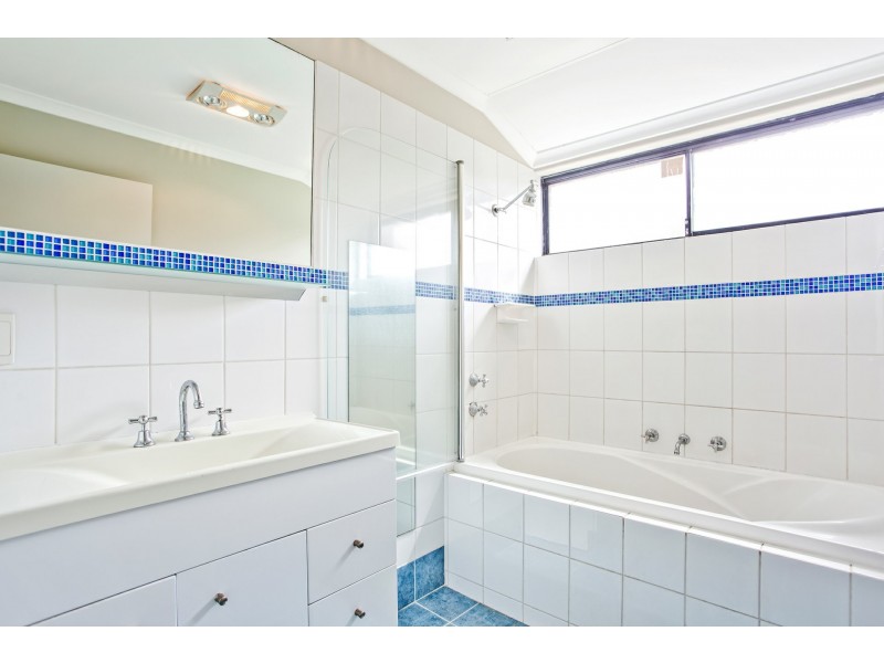 42 Monaltrie Loop, Carramar WA 6031