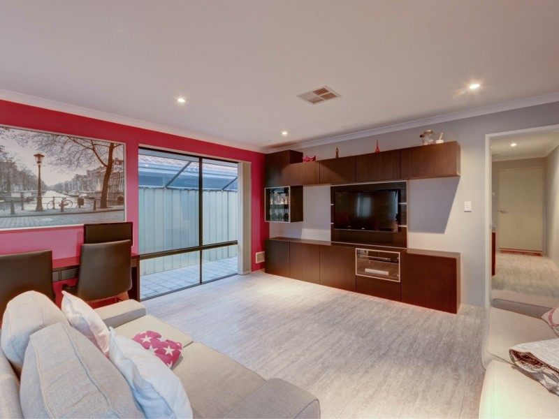 9 Vinci Entrance, Sinagra WA 6065