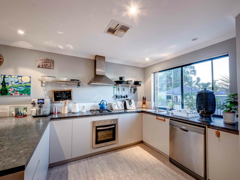 9 Vinci Entrance, Sinagra WA 6065