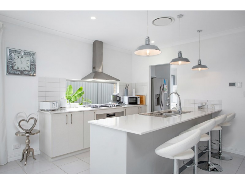 9 Lemon Way, Eglinton WA 6034