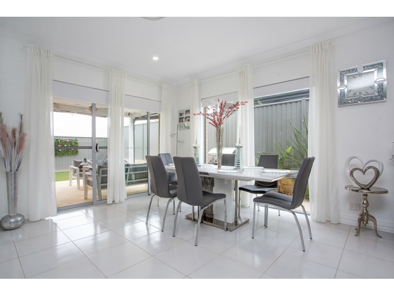 9 Lemon Way, Eglinton WA 6034