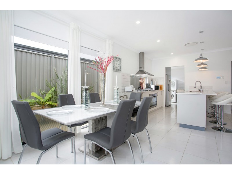 9 Lemon Way, Eglinton WA 6034