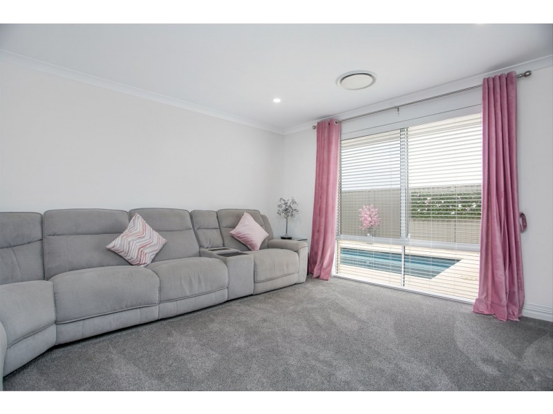 9 Lemon Way, Eglinton WA 6034