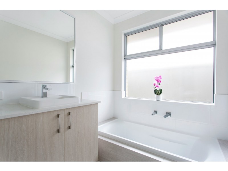 9 Lemon Way, Eglinton WA 6034