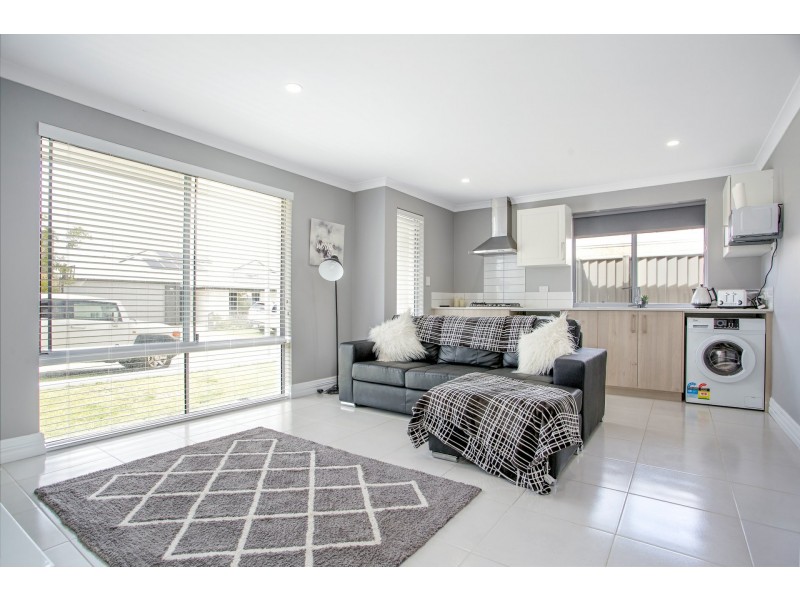 9 Lemon Way, Eglinton WA 6034