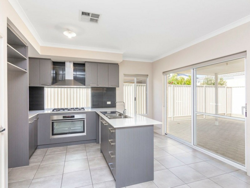 4 Rock Way, Alkimos WA 6038