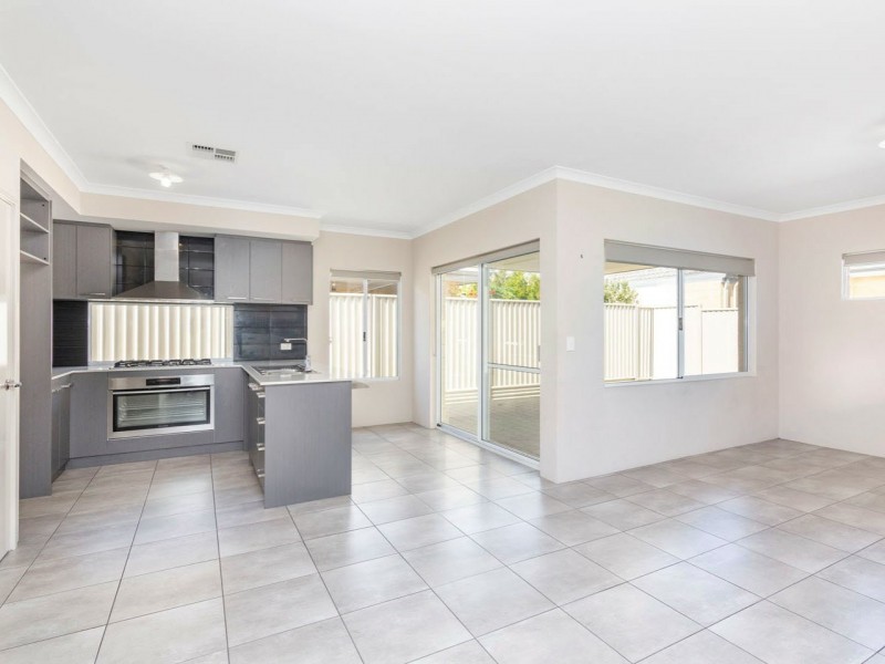 4 Rock Way, Alkimos WA 6038