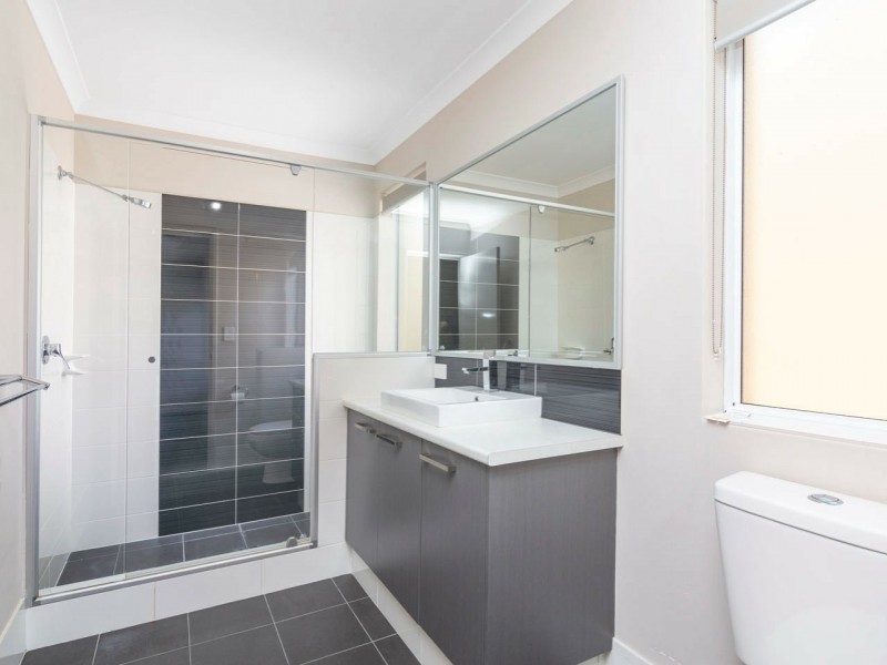 4 Rock Way, Alkimos WA 6038