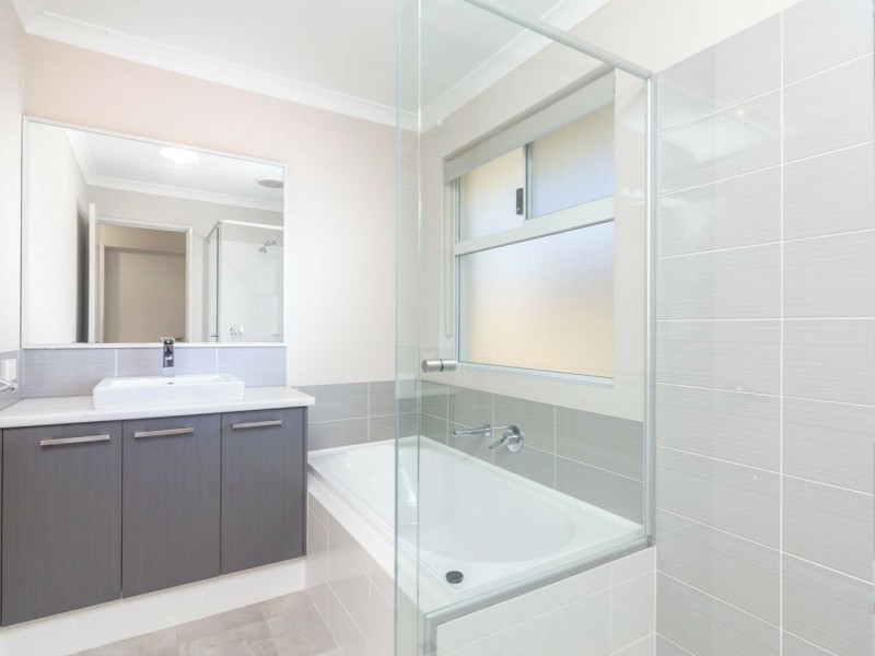 4 Rock Way, Alkimos WA 6038