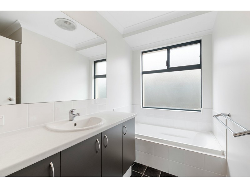 116 Joseph Banks Boulevard, Banksia Grove WA 6031