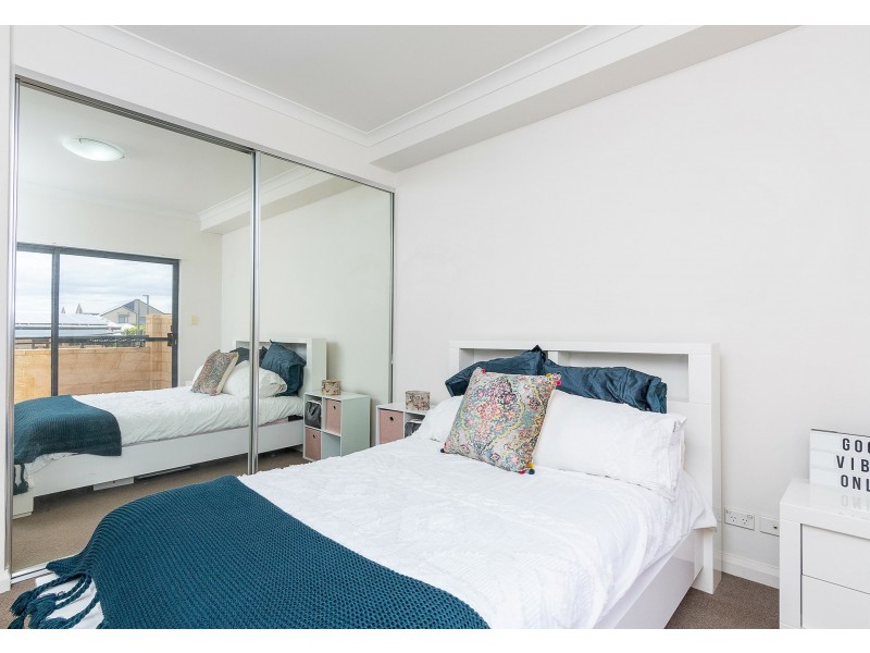 7/160 Lakeside Drive, Joondalup WA 6027