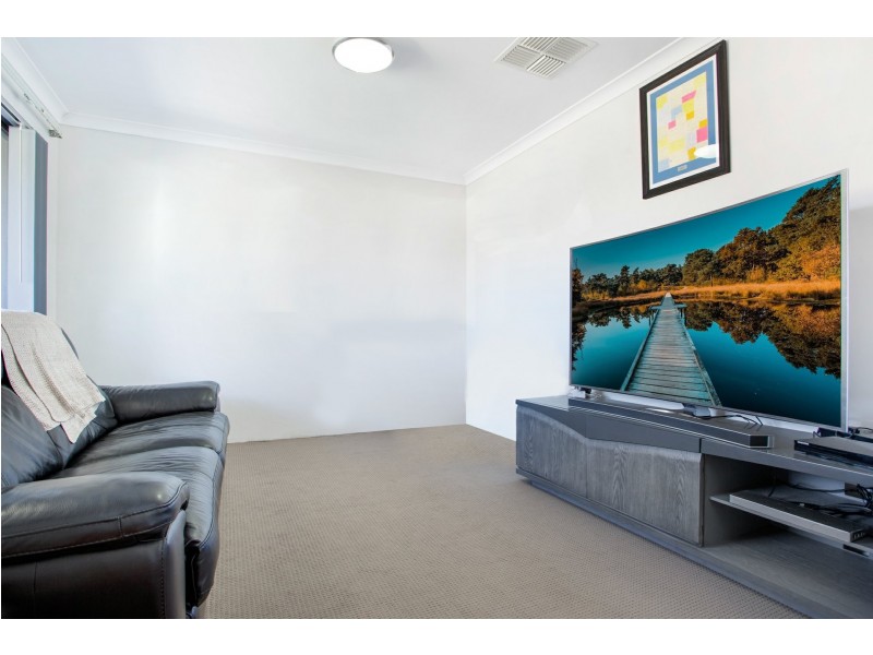 21 Crown Point Crescent, Butler WA 6036