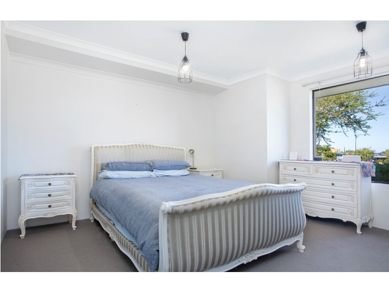 21 Crown Point Crescent, Butler WA 6036