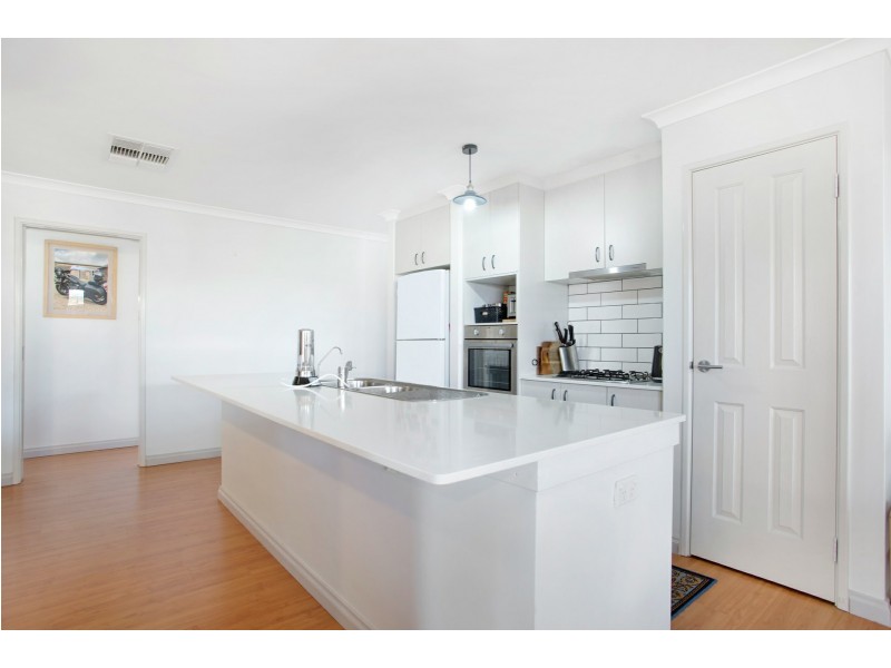 21 Crown Point Crescent, Butler WA 6036
