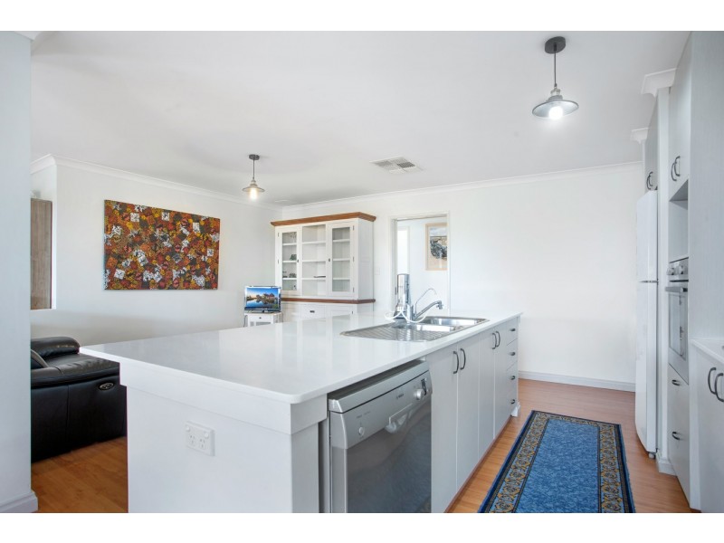 21 Crown Point Crescent, Butler WA 6036