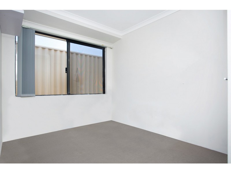 21 Crown Point Crescent, Butler WA 6036