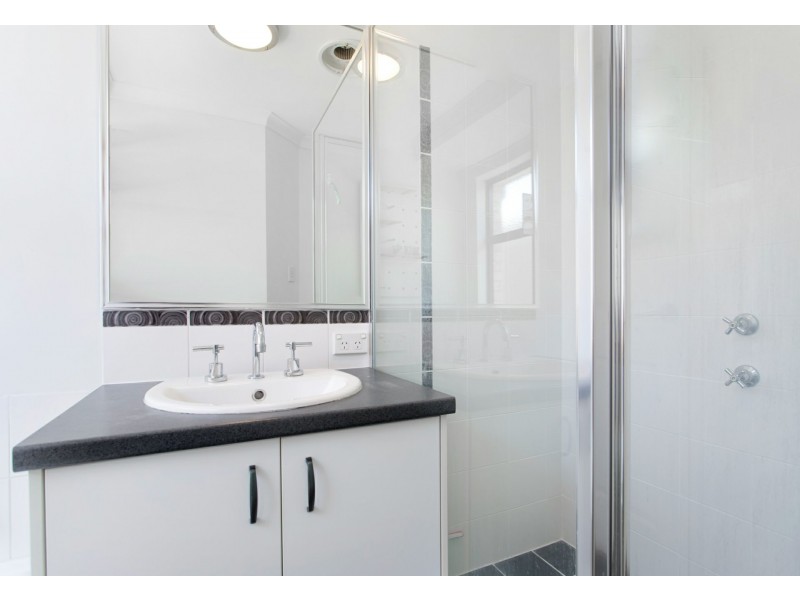 21 Crown Point Crescent, Butler WA 6036
