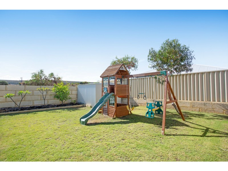 21 Crown Point Crescent, Butler WA 6036