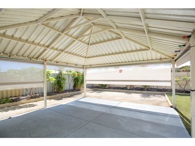 21 Crown Point Crescent, Butler WA 6036